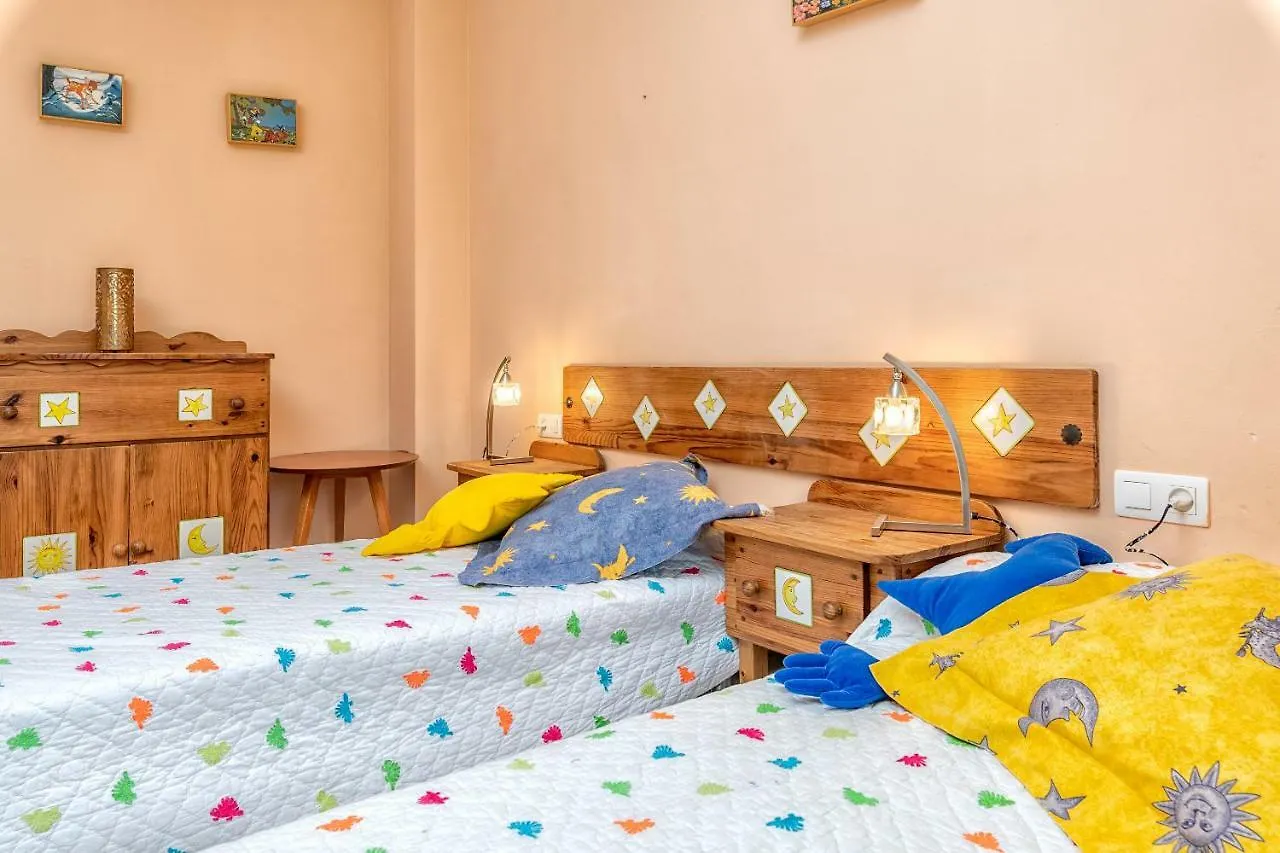 Costa Quebrada Beachfront Apartment Бенальмадена