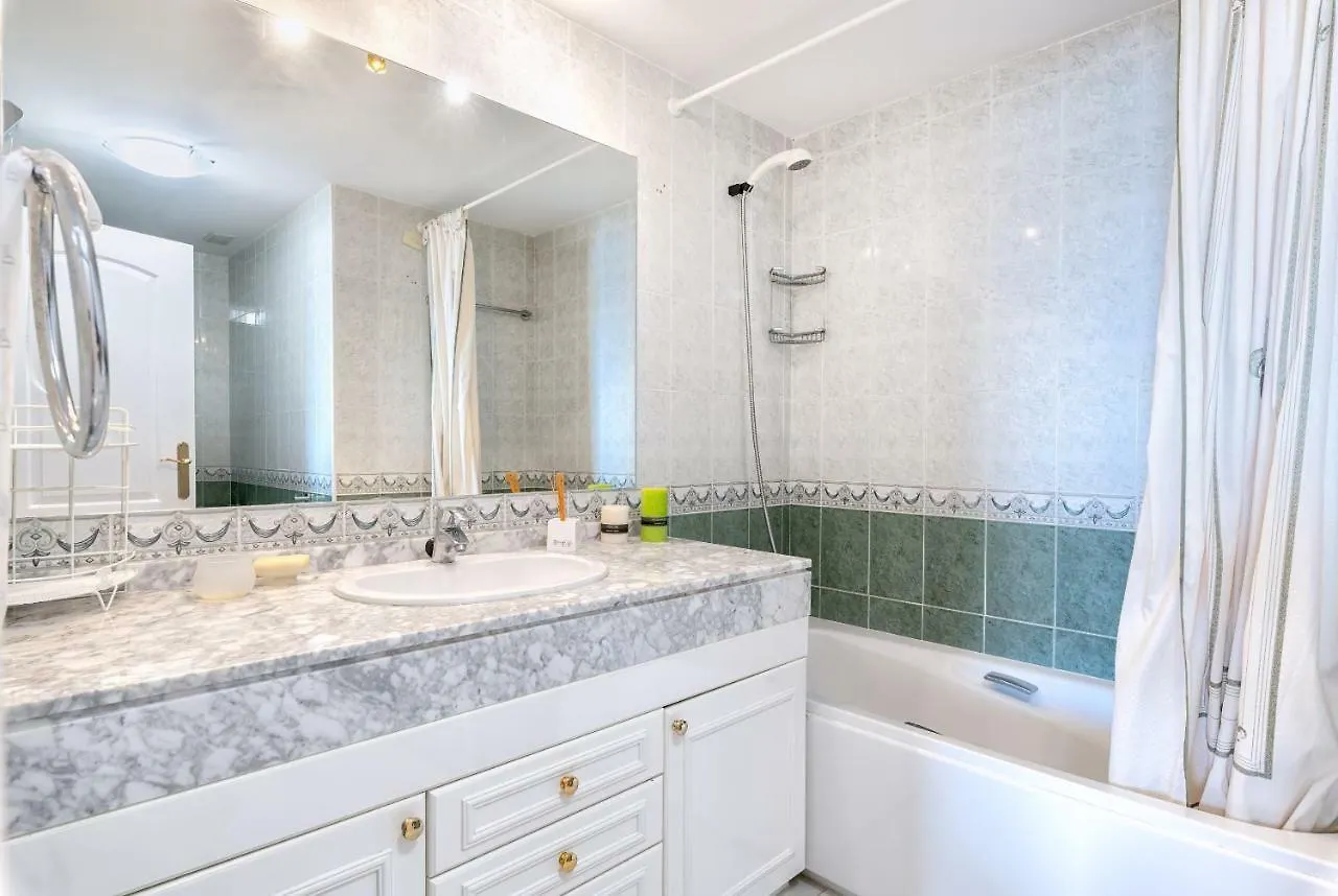 Costa Quebrada Beachfront Apartment Бенальмадена Испания